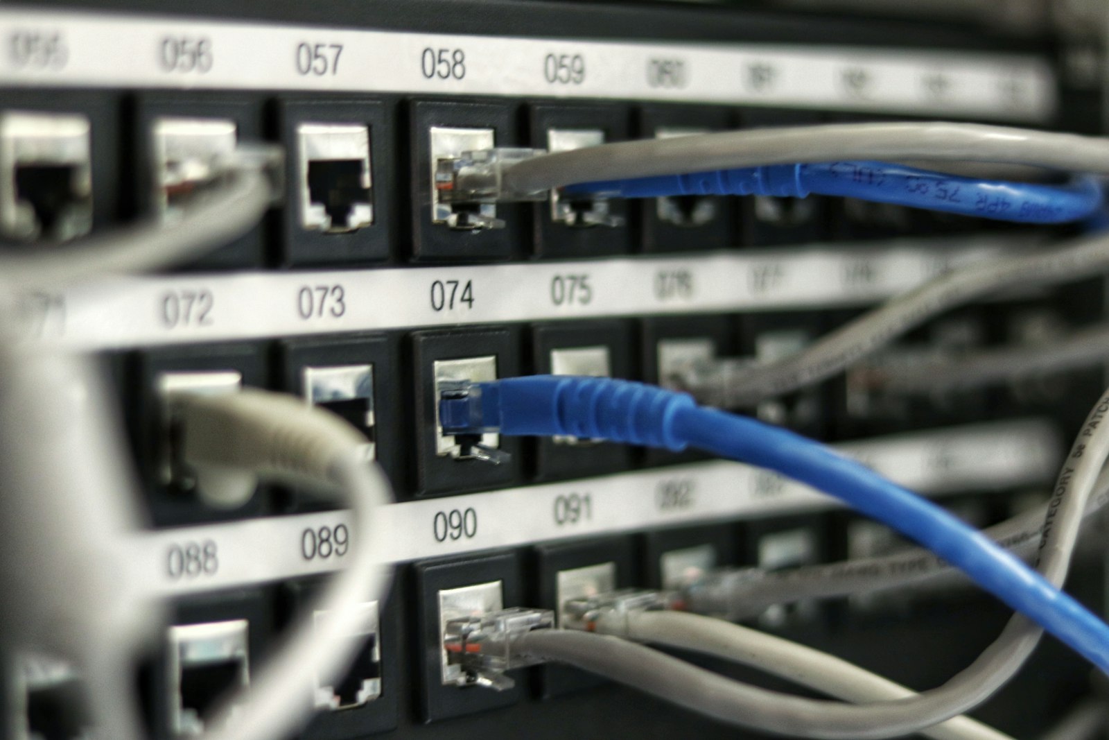 Structured network cabling in a patch panel
